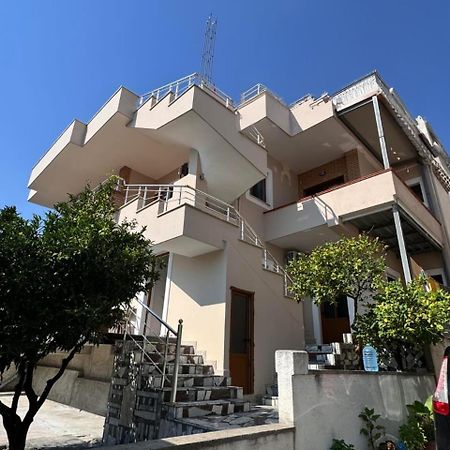 Vila Mina Durrës Esterno foto