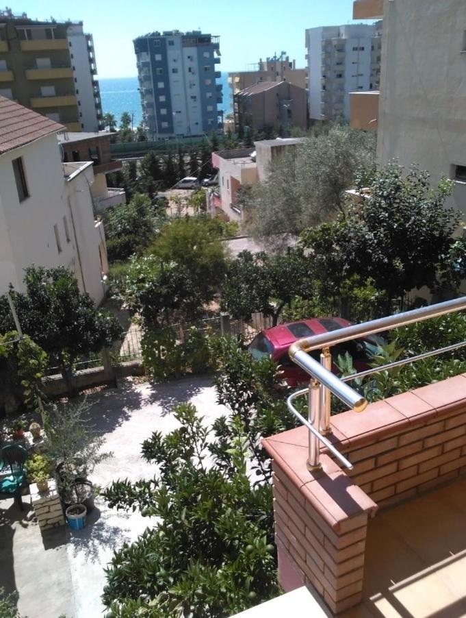 Vila Mina Durrës Esterno foto